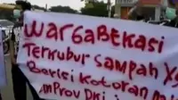 Pabrik pengemasan lampu LED di Bekasi, Selasa malam kemarin hangus terbakar hingga warga Bekasi meminta TPA bantar gebang di tutup.