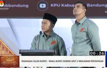 Gerak-gerik Artis Ali Syakieb Saat Debat Pilkada Kabupaten Bandung jadi Sorotan