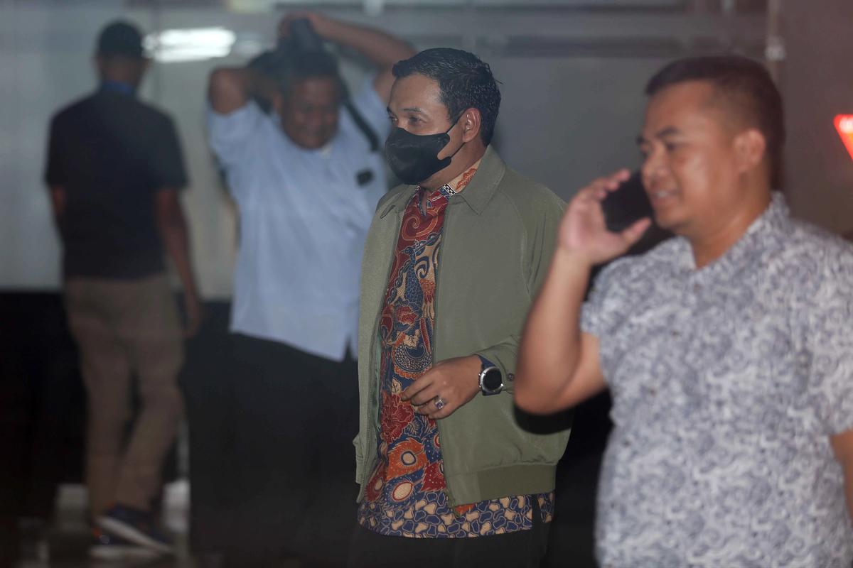 FOTO: Plt Wali Kota Madiun Bungkam Usai Diperiksa KPK