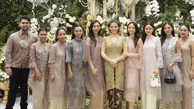 Syifa Hadju saat Hadir di Siraman Sahabatnya pake lace. [@tengkunadiraadn]