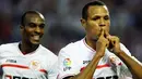 Selebrasi gol striker Sevilla asal Brasil Luis Fabiano ke gawang Athletic Bilbao dalam lanjutan La Liga di Ramon Sanchez Pizjuan Stadium, 24 Oktober 2010. Sevilla unggul 4-3. AFP PHOTO / JORGE GUERRERO 