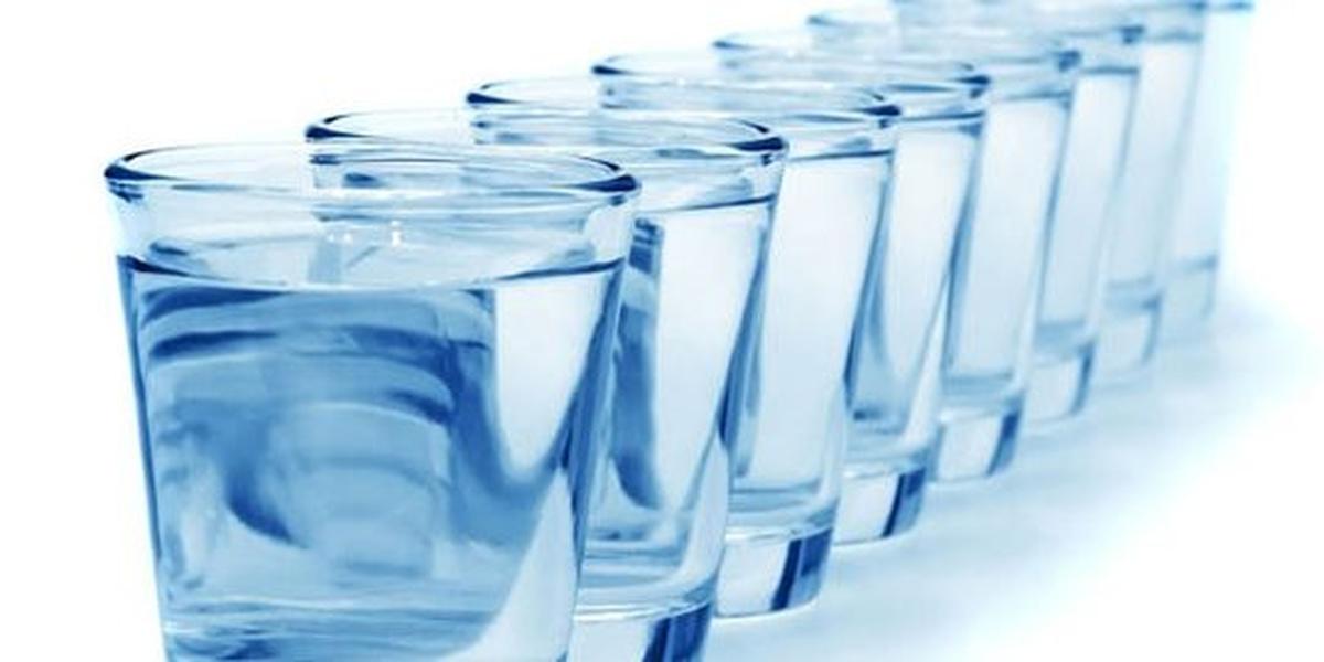 Minum banyak air mineral