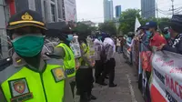 Aksi demo di konsulat jenderal (Konjen) Prancis pada Senin, (2/11/2020). (Foto: Liputan6.com/Dian Kurniawan)