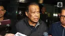Selanjutnya, pada 9 Januari 2026, KPK mengumumkan dua dari tiga orang yang dicegah tersebut menjadi tersangka kasus dugaan korupsi kuota haji, yakni Yaqut Cholil Qoumas (YCQ), dan Ishfah Abidal Aziz (IAA). Tampak dalam foto, pemilik agen perjalanan haji dan umroh, Maktour Travel, Fuad Hasan Masyhur, menjawab pertanyaan pewarta saat meninggalkan Gedung Merah Putih Komisi Pemberantasan Korupsi (KPK), Jakarta, Senin (26/1/2025). (Liputan6.com/Helmi Fithriansyah)