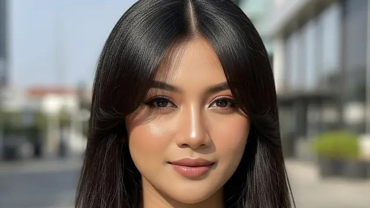9 Model Rambut Panjang Lurus Belah Tengah Kekinian, Tampil Stylish Setiap Hari