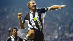 1. Alan Shearer (260 gol) - Shearer berkarier di Premier League pada tahun 1992 hingga 2006. Selama kariernya, Legenda Newcastle United ini menorehkan 260 gol dan menjadi pencetak gol terbanyak sepanjang sejarah Premier League. (AFP/Odd Andersen)