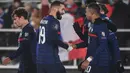 Benzema akhirnya sukses memecah kebuntuan Prancis lewat golnya hasil kerjasma dengan Mbappe pada menit ke-66. (AFP/Franck Fife)