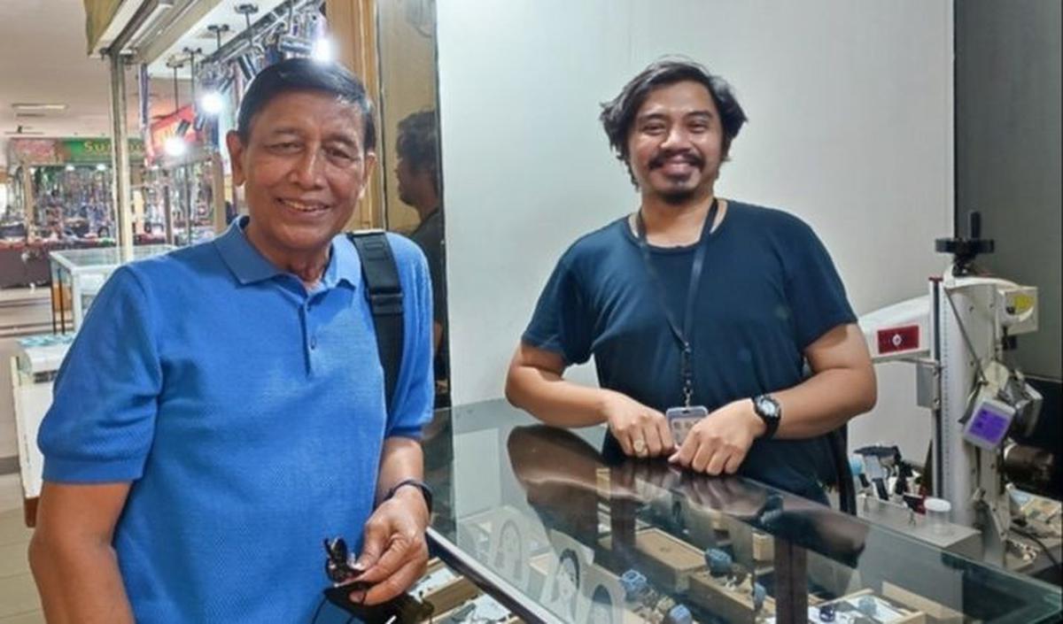 Gaya Santai Wiranto