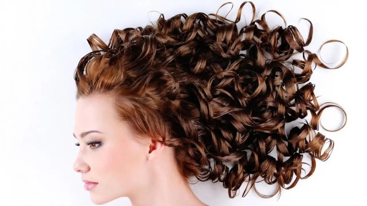 Keriting Rambut Nggak Perlu Pakai Catokan, Ini Caranya