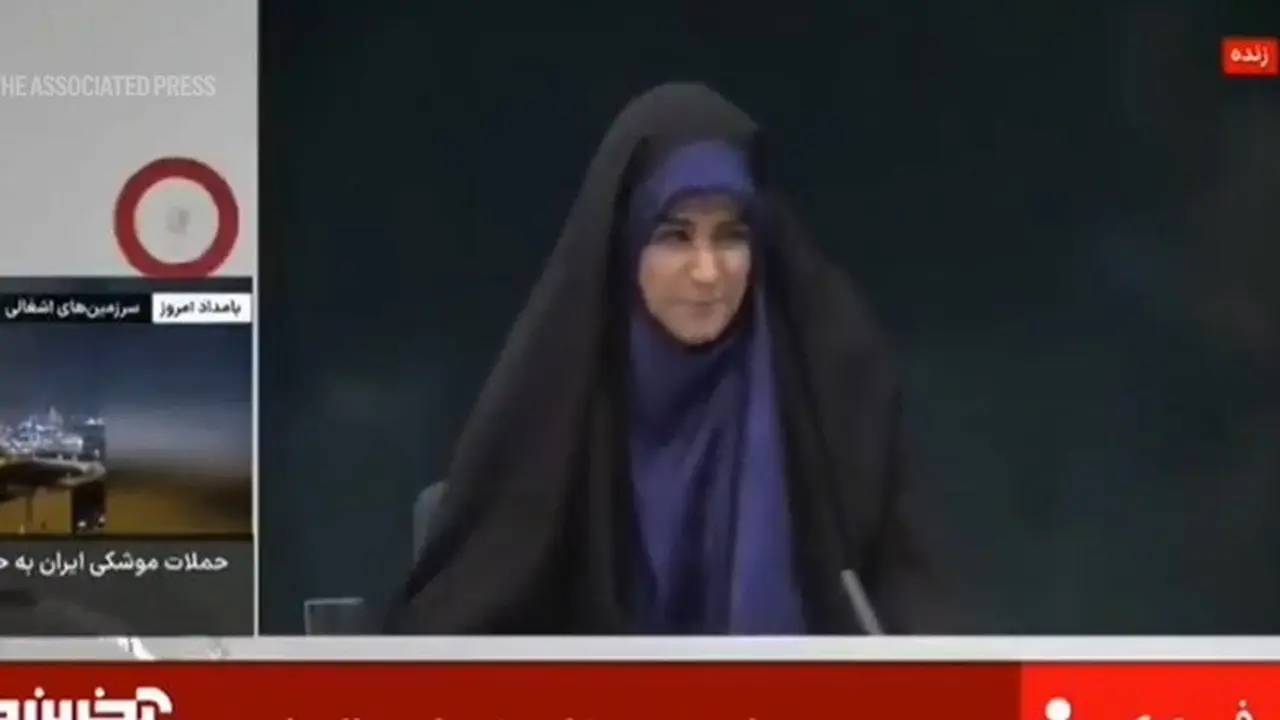Tampak di layar pembawa berita Islamic Republic of Iran Broadcasting (IRIB) Sahar Emami saat terjadi serangan Israel pada Senin (16/6/2025), sebelum akhirnya dievakuasi.