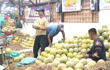 Dampak Dapur MBG, Omzet Pedagang Buah Pasar Induk Kramat Jati Meningkat