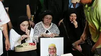 Ayah Mona Ratuliu Meninggal Dunia Saat Hendak Melaksanakan Salat Tahajud