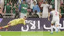 Kiper Timnas Indonesia, Maarten Paes berhasil menepis eksekusi penalti pemain Arab Saudi, Salem Al Dawsari pada laga matchday pertama putaran ketiga Kualifikasi Piala Dunia 2026 zona Asia Grup C di King Abdullah Sports City Stadium, Jeddah, Arab Saudi, Jumat (6/9/2024) dini hari WIB. (Instagram PSSI)