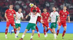 Calvin Verdonk bermain tidak pada posisi naturalnya sebagai bek kiri. John Herdman menempatkan Calvin Verdonk di posisi gelandang, baik saat menghadapi Timnas Saint Kitts and Nevis dan Timnas Bulgaria. (Bola.com/M. Iqbal Ichsan)