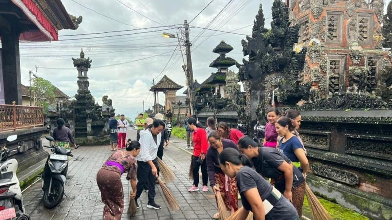 TP-PKK Bangli Hidupkan Kulkul, Ajak Warga Bersih-bersih Lingkungan dengan Tradisi