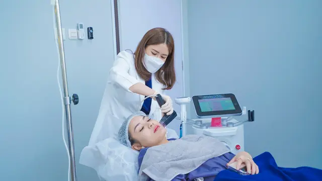 Nindy Ayunda menjajal Morpheus 8, alat canggih di dunia kecantikan yang sudah banyak dipakai oleh artis luar negeri (ist)