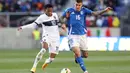Gol tambahan untuk kemenangan Italia baru tercipta di masa injury time babak kedua. (Charly TRIBALLEAU/AFP)
