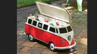Dijual mobil Volkswagen `Scooby Doo` yang bisa menjadi kulkas di bagian atasnya. 