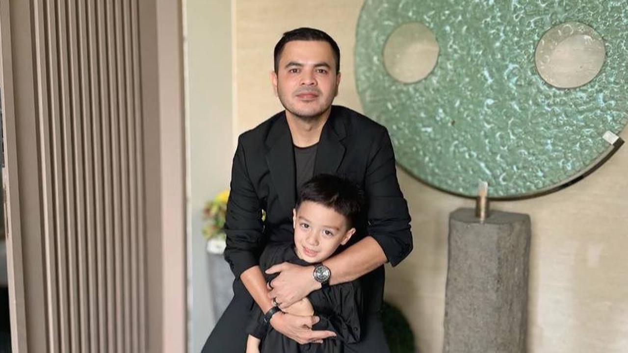 7 Potret Gemas Haldy Sabri Ajak Air Bumi Anak Irish Bella Jumatan Bareng, Makin Dekat dan Akrab Bak Anak Kandung