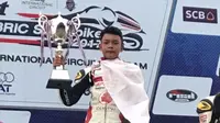Pebalap muda Indonesia binaan Astra Honda Racing School, M. Adenanta, menjuarai balapan pertama seri keempat Thailand Talent Cup 2017 di Sirkuit Internasional Chang, Buriram, Thailand, Jumat (3/11/2017). (Astra Honda Racing Team)