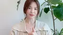 Mengatasi hal tersebut, Song Hye Kyo mengaku sangat mengandalkan orang-orang terdekatnnya. Menurut perempuan cantik ini, cinta, rasa kepercayaan dan pengorbanan bisa mengatasi kesulitan tersebut. (Instagram/kyo1122)