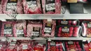 Gambar diambil pada bagian daging sapi sebuah supermarket di Curitiba, Brasil, Kamis (23/2/2023). Brasil merupakan produsen daging sapi terbesar di dunia. Brasil mengekspor 2,3 juta ton daging sapi pada tahun 2022, senilai total US$13,1 miliar.(Photo by Eduardo Matysiak / AFP)