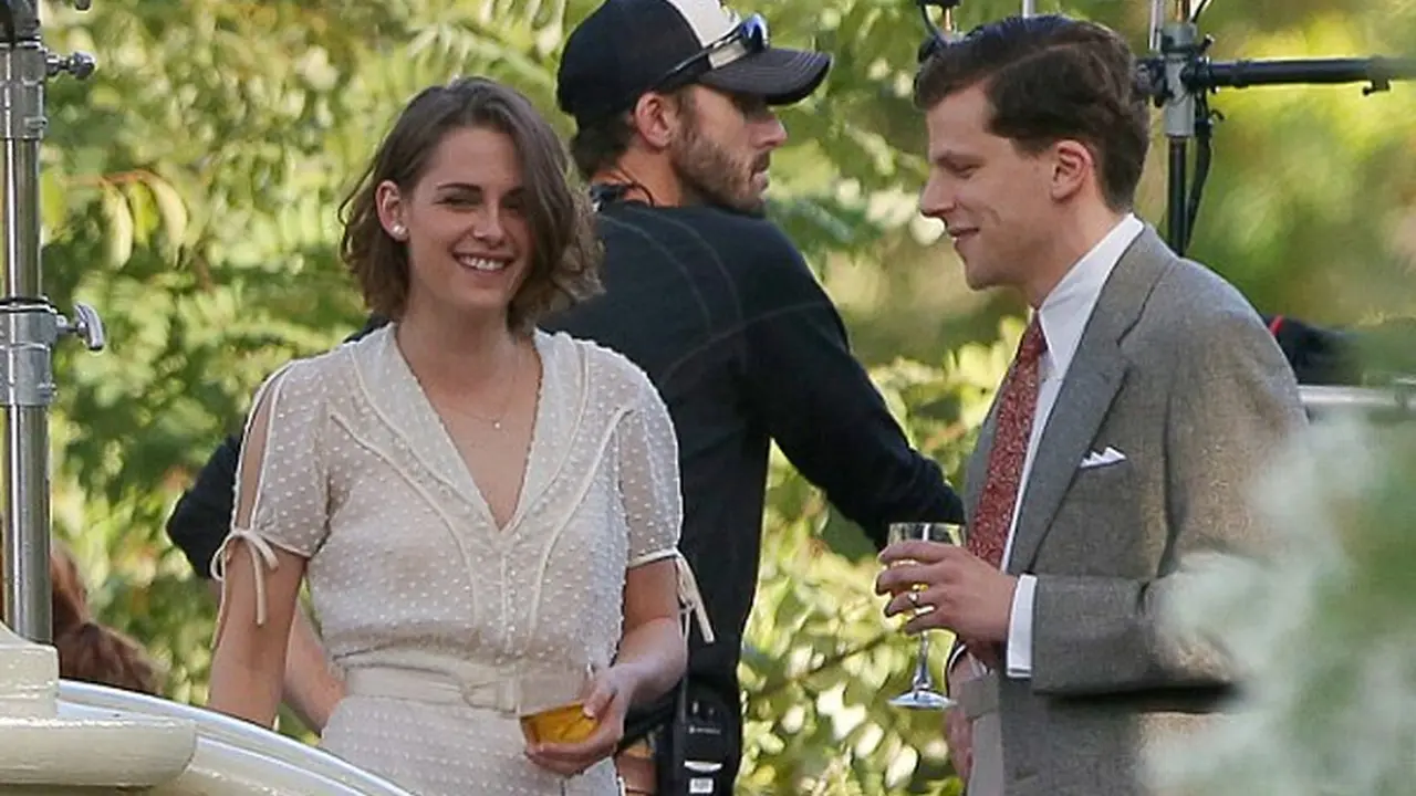  Kristen Stewart dan Jesse Eisenberg