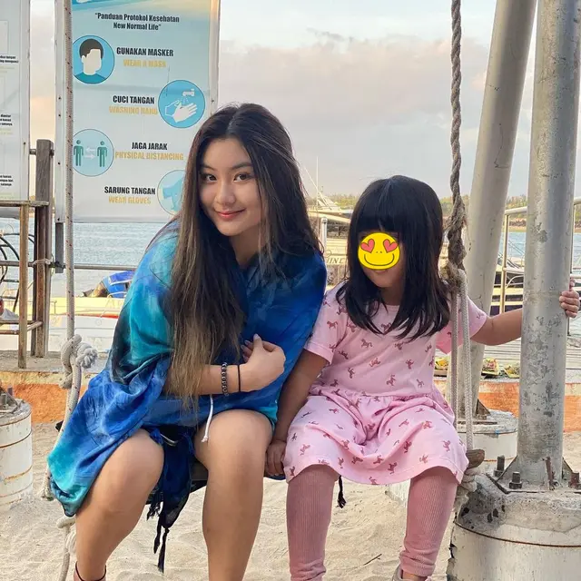 6 Potret Kedekatan Shannon Wong dengan Vania Athabina, Bak Adik Kandung