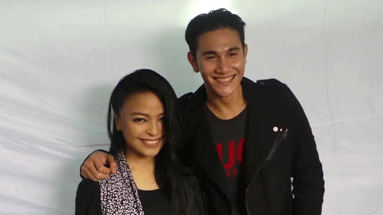 Tantri Kotak-Vino G Bastian
