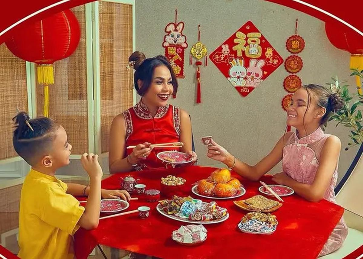 8 Tampilan Menggemaskan Anak Artis Kenakan Baju Tradisional China saat Imlek 2025, Anak Cut Meyriska hingga Marisa Nasution