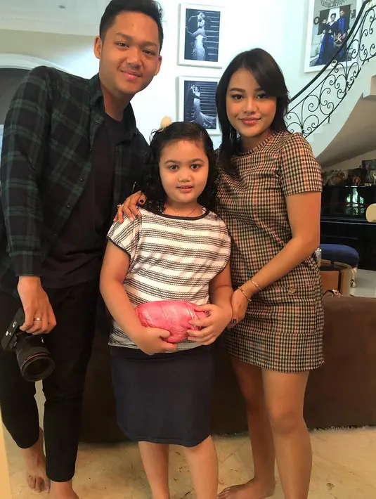 Krisdayanti dan anak-anaknya
