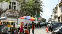 Suasana di sekitar kawasan wisata Kota Tua, Jakarta, Jumat (4/3). Pemprov DKI membutuhkan dana Rp200 miliar untuk merevitalisasi Kota Tua dan tidak memakai dana APBD DKI Jaya, melainkan dana CSR perusahan-perusahaan. (Liputan6.com/Yoppy Renato)