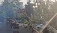 Detik-Detik Dapur Rumah Roboh Timpa Sekeluarga di Way Kanan