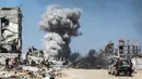 Serangan militer Israel kembali menewaskan sedikitnya 30 warga Palestina dan melukai puluhan lainnya di seluruh Jalur Gaza pada 25 Mei 2025. (Bashar TALEB/AFP)