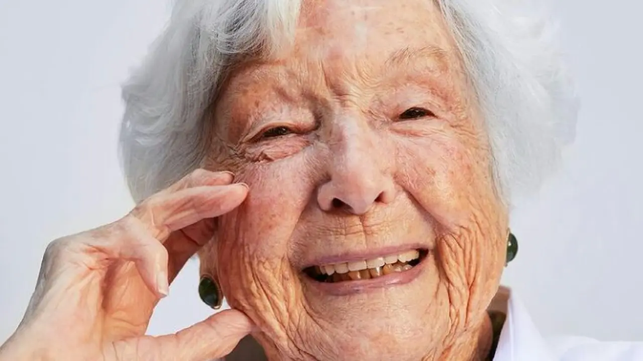 Kisah Nenek Buyut Debut Jadi Model Skincare di Usia 99 Tahun
