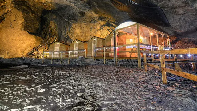 Tampak dari Deep Sleep Hotel yang terletak di bawah tanah.