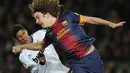 <p>Bek Real Madrid, Raphael Varane berebut bola dengan bek Spanyol, Carles Puyol selama pertandingan leg kedua semifinal Piala Spanyol di stadion Camp Nou di Barcelona pada 26 Februari 2013. Pelatih timnas Prancis Didier Deschamps mengatakan dia menghormati keputusan yang diambil pemain. (AFP/LLUIS GENE)</p>