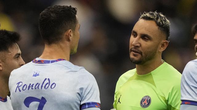 Foto: Adem Banget, Momen Kemesraan Cristiano Ronaldo dan Pemain PSG di Riyadh Season Cup