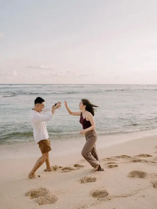 <p>Tak sedikit warganet memuji gaya rambut terbaru kekasih Rayn Wijaya ini yang kian memancarkan pesonanya. (Instagram/rantymaria).</p>