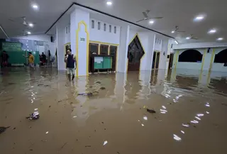 Banjir terjang permukiman di Kota Tangerang. (Liputan6.com/Pramitha Tristiawati)