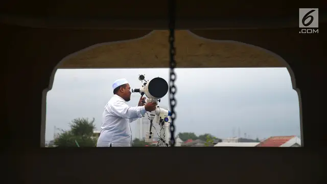Meneropong Posisi Hilal dari Ponpes Al Hidayah Jakarta