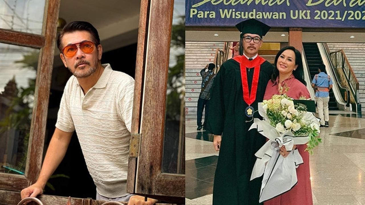 6 Momen Ferry Salim Jalani Wisuda di Usia 56 Tahun, Raih Gelar Sarjana Hukum