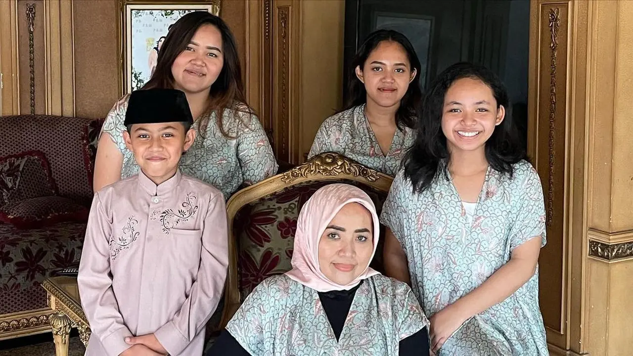 Potret Terbaru Dewi Nurmania Anak Sulung Muzdalifah, Dulu Pernah Disebut Mirip Raisa