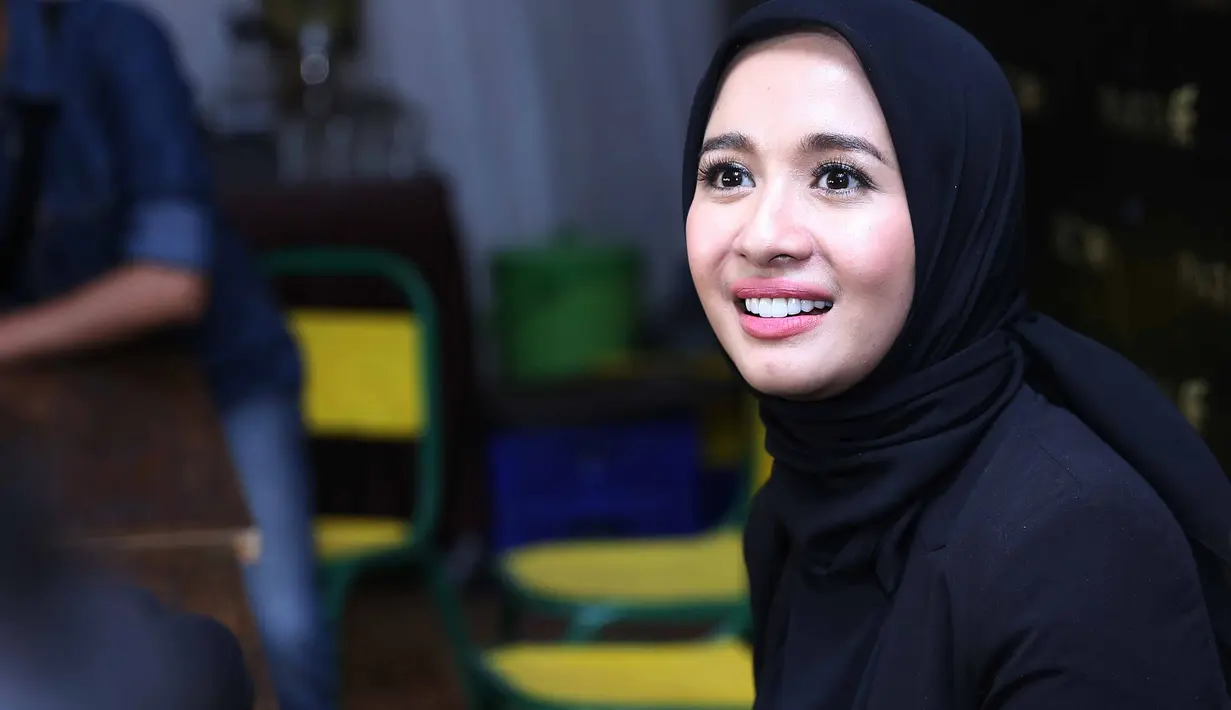 Banyak yang telah menyusun liburan menjelang pergantian tahun yang tinggal menunggu hari. Lain lagi dengan pemeran Laudya Cynthia Bella. Ia akan mengisi pergantian tahun dengan umroh. (Nurwahyunan/Bintang.com)