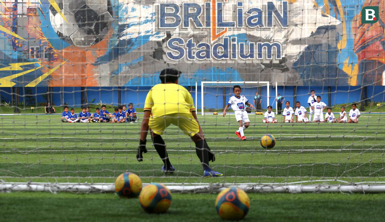 <p>Sejumlah peserta kegiatan BRImo Future Garuda bertanding di Lapangan BRILiaN Stadium, Jalan Fatmawati Raya, Jakarta, Selasa (30/05/2023). (Bola.com/Bagaskara Lazuardi)</p>