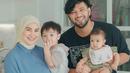 Sebelum mantap memberikan nama putrinya dengan Amala, Irish Bella sempat menamainya Ara. Kini pasangan yang menikah 2019 itu menetap di nama Amala Puti Sabai Akbar. Kini Irish Bella makin disibukkan momong anak. (Liputan6.com/IG/@_irishbella_)