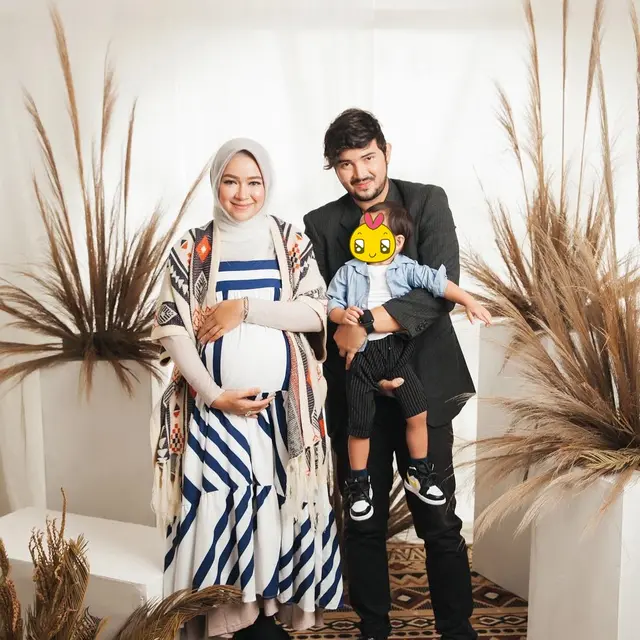 Rayakan Anniversary ke-5, Ini 6 Perjalanan Cinta Donny Michael dan Aryani Fitriana