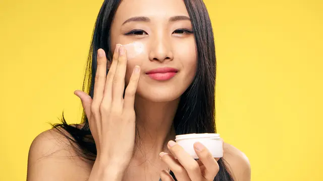 ilustrasi Kenali tentang skin microbiome dan cara untuk merawatnya/ShotPrime Studio/shutterstock