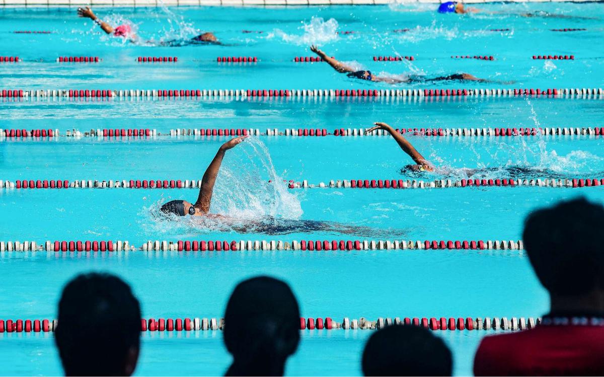 Semangat Murid SD Bertanding Renang dalam Olimpiade Olahraga Siswa Nasional