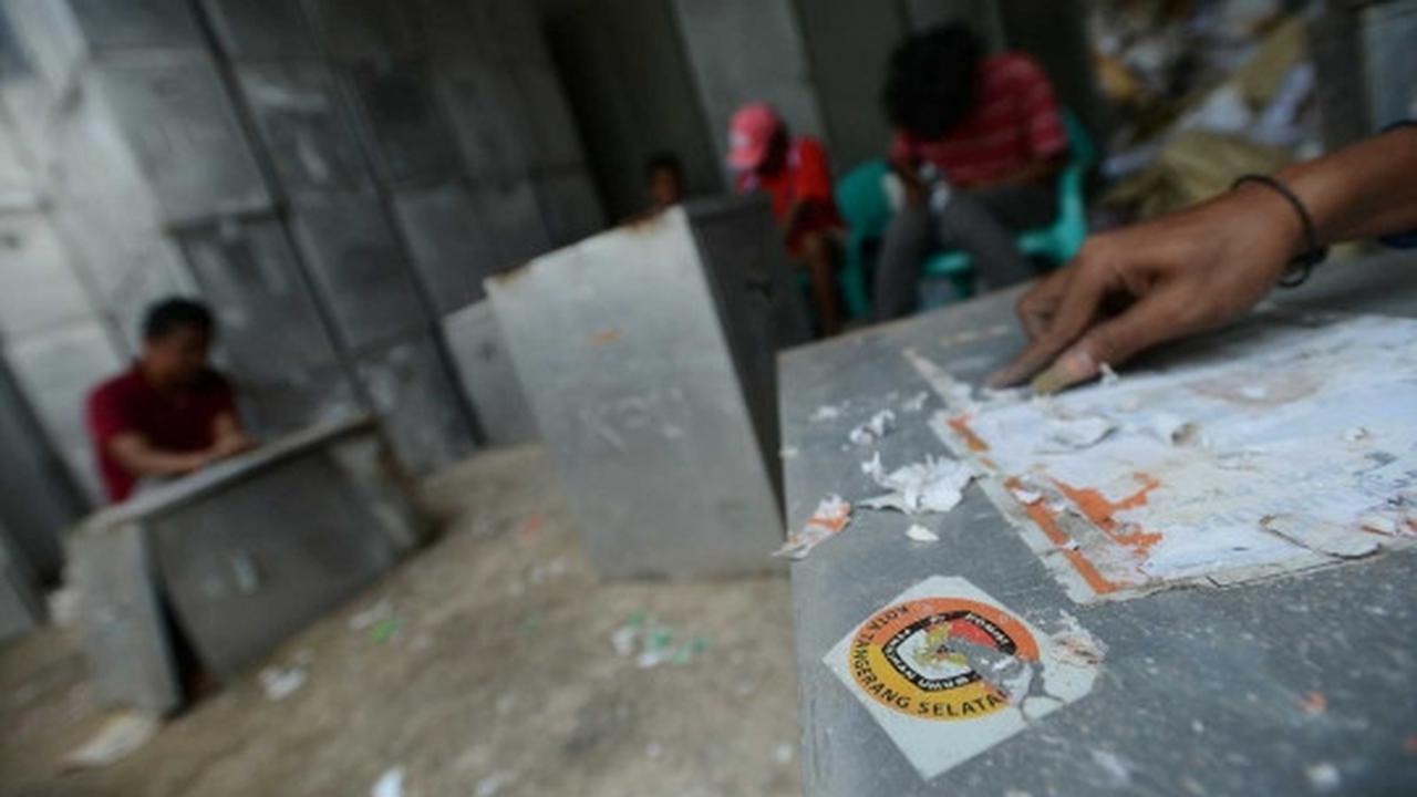 Persiapan Pilkada serentak, KPUD Tangerang perbaiki kotak suara